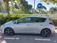 Usado Toyota Auris Hybrid Edition 136 CV (100 kW) 2018 Gris / plata Berlina