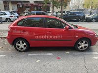 Usado Seat Ibiza Fresh 100 CV (73 kW) 2005 Rojo Utilitario