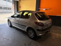 Usado Peugeot 206 70 CV (51 kW) 2004 Gris / plata Berlina