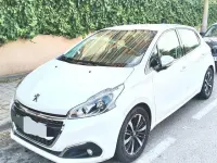 Usado Peugeot 208 Style 110 CV (80 kW) 2017 Blanco Utilitario