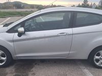 Usado Ford Fiesta Trend 95 CV (69 kW) 2011 Gris / plata Utilitario