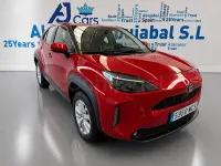 Usado Toyota Yaris Hybrid Active 116 CV (85 kW) 2022 Rojo SUV
