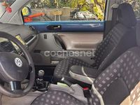 Usado VW New Beetle 115 CV (84 kW) 2000 Azul Utilitario