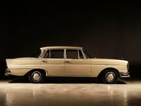 Usado Mercedes 220 120 CV (88 kW) 1965 Blanco