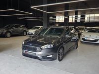 Usado Ford Focus ST-Line 125 CV (91 kW) 2018 Gris / plata Berlina