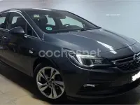 Usado Opel Astra Selective 105 CV (77 kW) 2016 Gris / plata Berlina