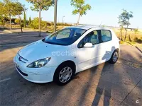 Usado Peugeot 307 90 CV (66 kW) 2004 Blanco Berlina
