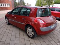 Usado Renault Mégane II Dynamique 120 CV (88 kW) 2006 Granate Berlina