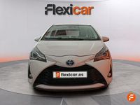 Usado Toyota Yaris Hybrid Active 100 CV (73 kW) 2020 Blanco Berlina