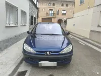 Usado Peugeot 206 70 CV (51 kW) 2003 Azul Berlina