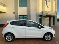 Usado Ford Fiesta Trend 75 CV (55 kW) 2016 Blanco Utilitario