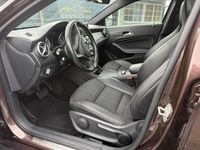 Usado Mercedes GLA200 Urban 136 HP (100 kW) 2014 Vermelho SUV