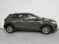 Usado Kia Stonic 84 CV (61 kW) 2023 Gris / plata SUV