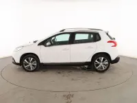 Usado Peugeot 2008 Allure 120 CV (88 kW) 2015 Blanco SUV