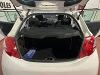 Usado Peugeot 208 Allure 68 CV (50 kW) 2013 Blanco Utilitario