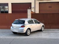 Usado Opel Astra Cosmo 100 CV (73 kW) 2008 Gris / plata Berlina