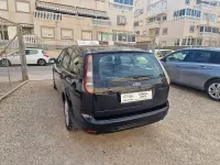 Usado Ford Focus Trend 90 CV (66 kW) 2008 Negro Familiar