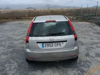 Usado Ford Fiesta Ambiente 70 CV (51 kW) 2003 Gris / plata Utilitario