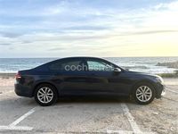 Usado VW Passat Advance 120 CV (88 kW) 2016 Azul Berlina