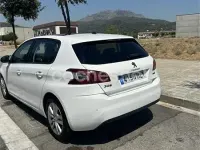 Usado Peugeot 308 Active 120 CV (88 kW) 2014 Blanco Berlina