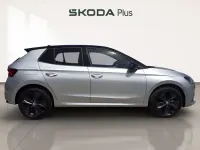 Usado Skoda Fabia 95 CV (69 kW) 2025 Gris plata Utilitario