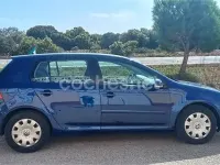 Usado VW Golf IV 102 CV (75 kW) 2006 Azul Berlina
