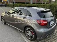 Usado Mercedes A180 AMG line 109 CV (80 kW) 2017 Gris / plata Utilitario