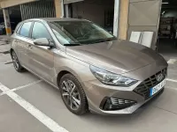 Usado Hyundai i30 110 CV (80 kW) 2023 Gris Utilitario