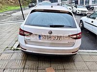 Usado Skoda Superb Style 190 CV (139 kW) 2016 Blanco Familiar