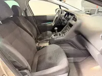 Usado Peugeot 5008 Allure 115 CV (84 kW) 2013 Beige Monovolumen