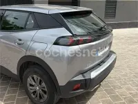 Usado Peugeot 2008 Active 130 CV (95 kW) 2023 Gris / plata SUV