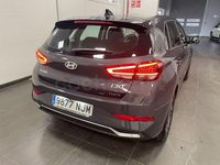 Nuevo Hyundai i30 100 CV (73 kW) 2025 Gris / plata Berlina