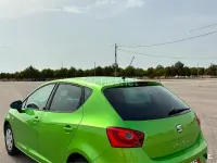 Usado Seat Ibiza Reference 70 CV (51 kW) 2014 Verde Berlina