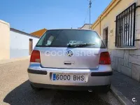 Usado VW Golf IV Highline 115 CV (84 kW) 2001 Gris / plata Berlina