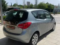 Usado Opel Meriva Cosmo 110 CV (80 kW) 2011 Gris / plata Monovolumen