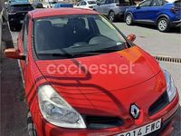 Usado Renault Clio II Authentique 70 CV (51 kW) 2006 Rojo Berlina