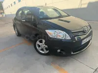 Usado Toyota Auris Active 101 CV (74 kW) 2010 Negro Utilitario