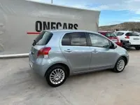 Usado Toyota Yaris 90 CV (66 kW) 2009 Gris / plata Utilitario