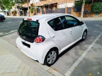 Usado Toyota Aygo 68 CV (50 kW) 2011 Blanco Utilitario