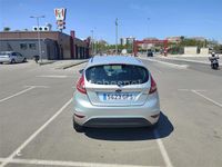 Usado Ford Fiesta Trend 82 CV (60 kW) 2009 Gris / plata Berlina
