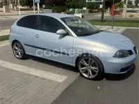 Usado Seat Ibiza 100 CV (73 kW) 2006 Azul Utilitario