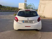 Usado Peugeot 208 Active 75 CV (55 kW) 2019 Blanco Utilitario