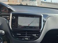 Usado Peugeot 208 75 CV (55 kW) 2018 Plateado Utilitario