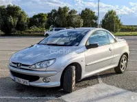 Usado Peugeot 206 CC 110 CV (80 kW) 2005 Gris / plata Descapotable