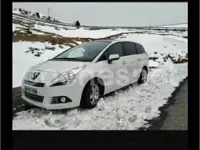 Usado Peugeot 5008 Active 115 CV (84 kW) 2014 Blanco Monovolumen