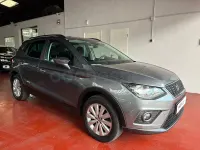 Usado Seat Arona Ecomotive 95 CV (69 kW) 2018 Gris / plata SUV