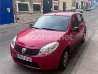 Usado Dacia Sandero Ambiance 75 CV (55 kW) 2008 Rojo Utilitario