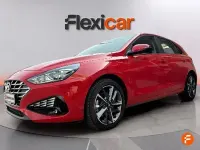 Usado Hyundai i30 110 CV (80 kW) 2022 Rojo Berlina
