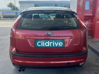 Begagnad Ford Focus Trend 90 HK (66 kW) 2006 Röd Sedan