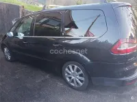 Usado Ford Galaxy Ghia 130 CV (95 kW) 2007 Negro Monovolumen